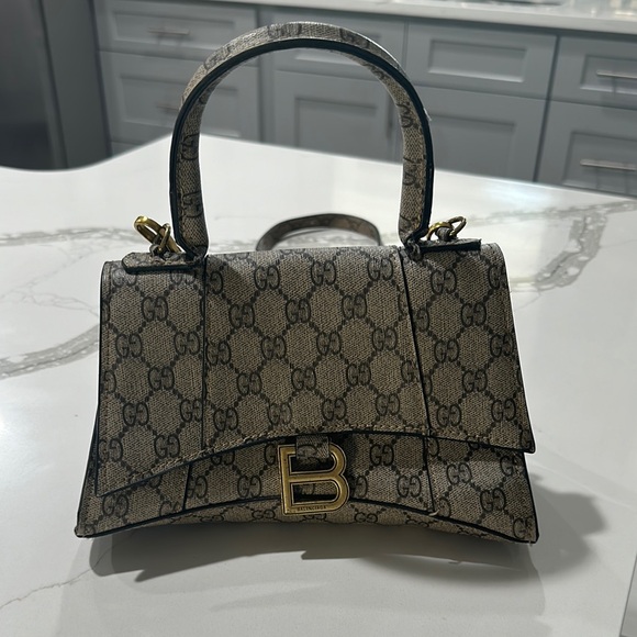Gucci Handbags - Gucci Cream Bag